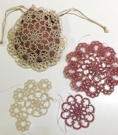 糸によって雰囲気が違います