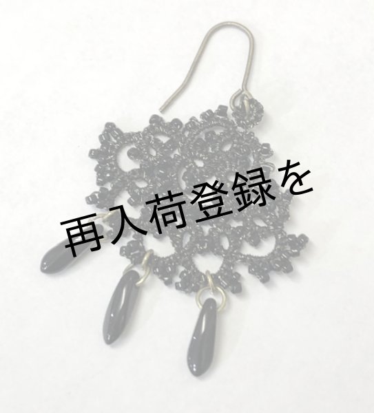 画像2: 【送料無料】古書再現アレンジ　タガービーズのピアス(ラメブラック) (2)