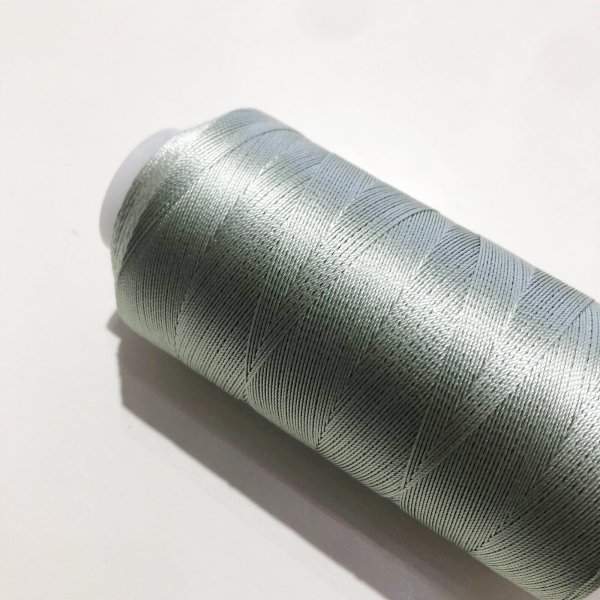 画像2: 【送料無料】都羽根　絹穴糸　1000m　【10】薄青 (2)