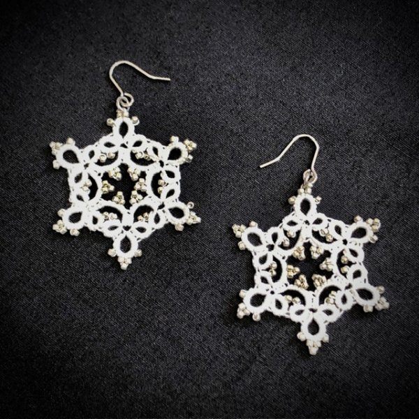 画像2: 【11/10発送予定】【送料無料】3目だけでできるスノーフレークピアス (2)